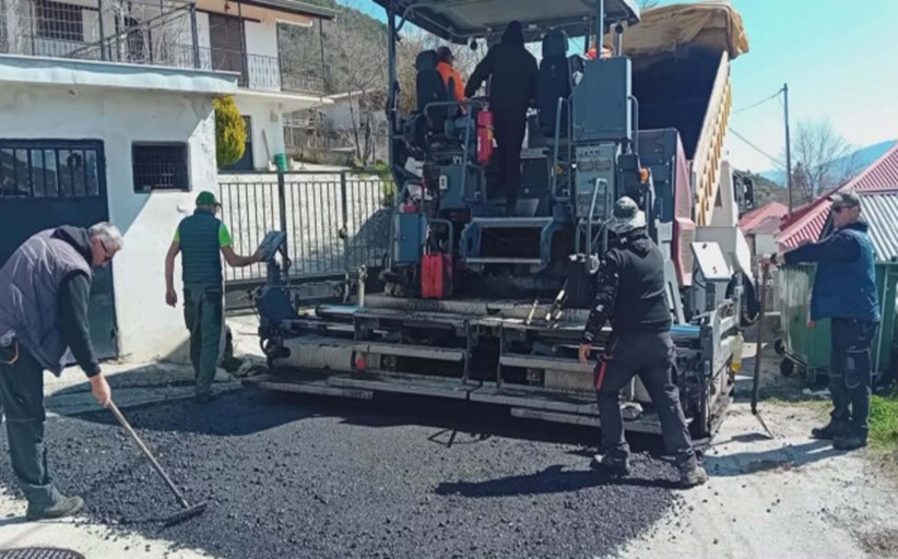 Εργασίες ασφαλτόστρωσης πραγματοποιήθηκαν στον οικισμό της Πεύκης...