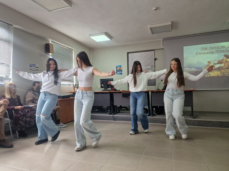 Εορταστική εκδήλωση στο ΕΠΑΛ Καλαμπάκας για την 25η Μαρτίου