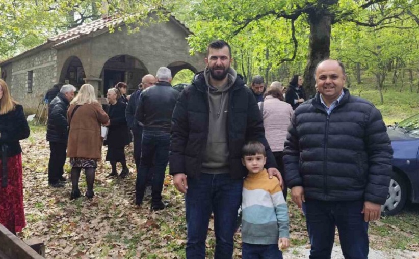 Με ιδιαίτερη λαμπρότητα και κατάνυξη πανηγύρισε το εξωκλήσι της Ζωοδόχου Πηγής στον Άγιο Δημήτριο Καλαμπάκας.