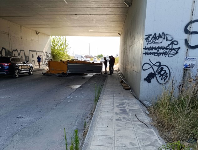 Τροχαίο ατύχημα με φορτηγό στην παλιά Ε.Ο. Τρικάλων–Λάρισας