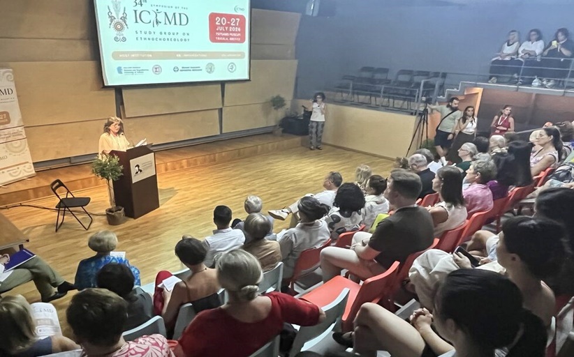 Παγκόσμιας εμβέλειας με πλήθος λαογραφικών δεδομένων, το Διεθνές Συμπόσιο Ενθοχορολογίας που  ξεκίνησε στα Τρίκαλα