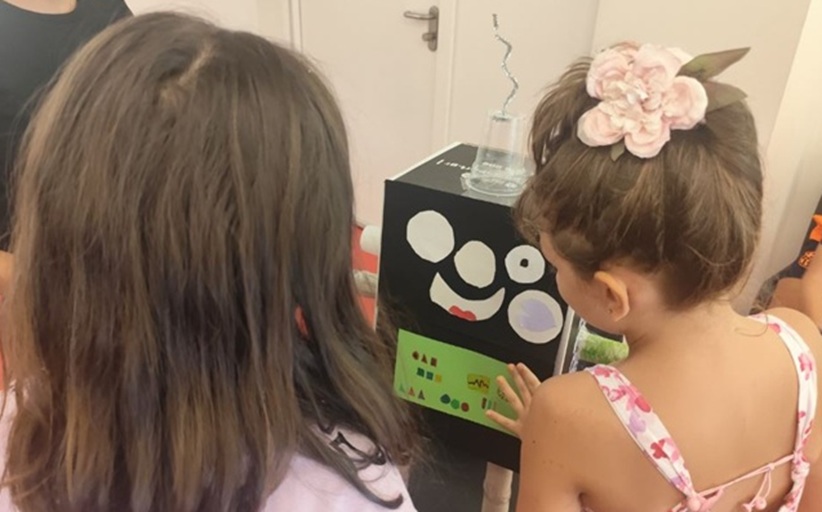 Βιβλιοθήκη Καλαμπάκας: Τα παιδιά εμπνεύστηκαν και έδωσαν νέα ζωή στο δικό τους ρομπότ