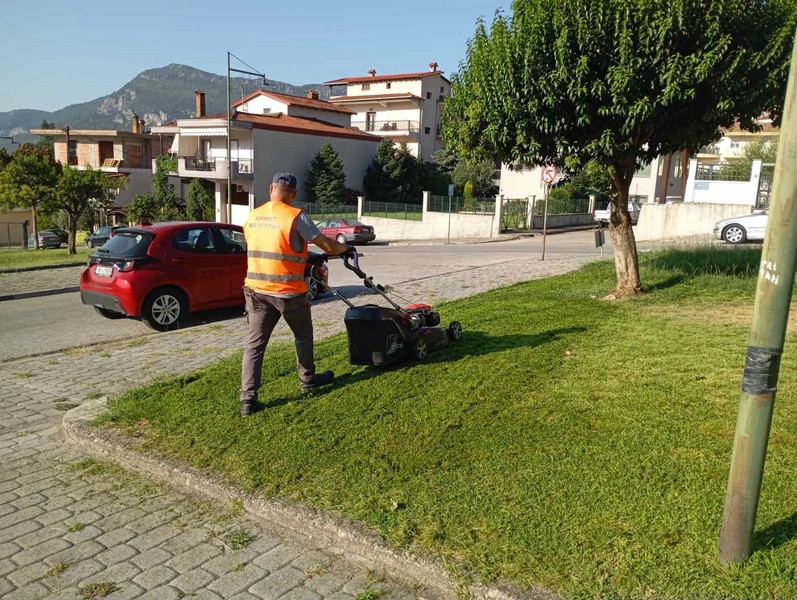 Καθημερινή προσπάθεια για μια Καλαμπάκα καθαρή και όμορφη...