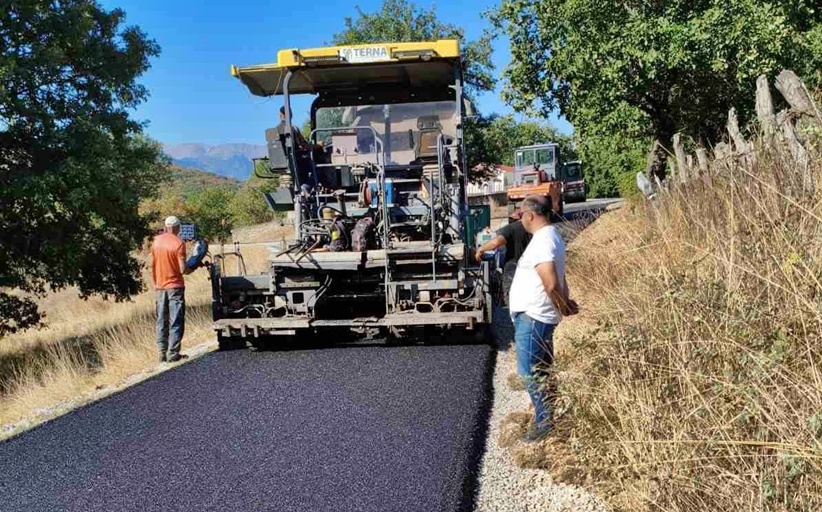 Ασφαλτόστρωση  προς το εκκλησάκι της Αγίας Μαρίνας του Αγίου Δημητρίου...