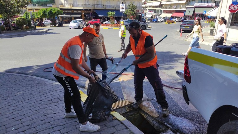 Δήμος Μετεώρων: Ξεκίνησε ο καθαρισμός των φρεατίων στην Καλαμπάκα  ενόψει χειμώνα