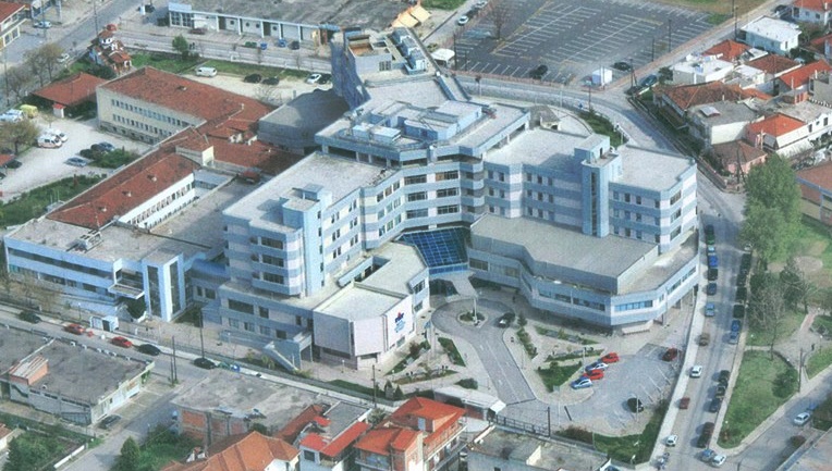 Τρίκαλα: Μάχη για τη ζωή του δίνει 65χρονος που πνίγηκε από τροφή σε ταχυφαγείο στα Τρίκαλα