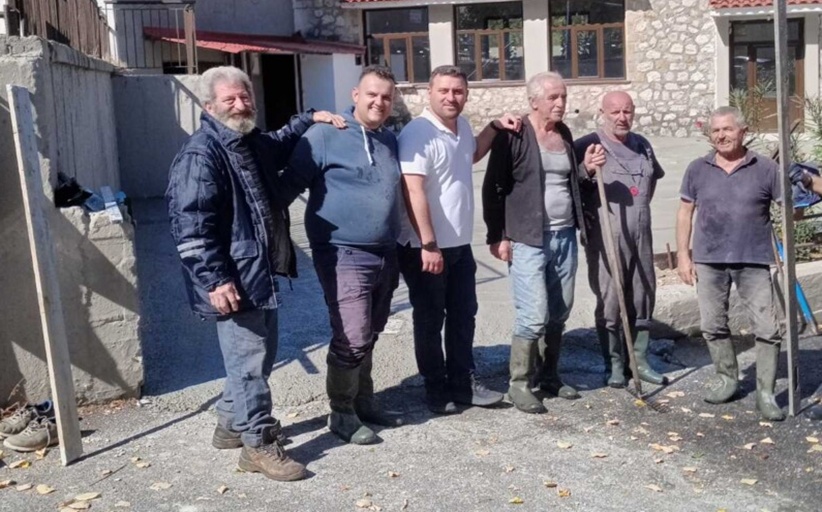 Εθελοντική εργασία διαμόρφωσης του αύλειου χώρου του παλιού σχολείου της Διάβας...