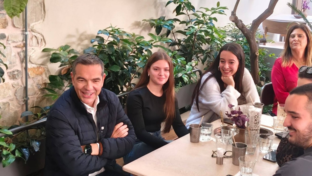 Ο Τσίπρας στον Βόλο: Υπ' αριθμόν ένα παράγοντας αποσταθεροποίησης ο Μητσοτάκης